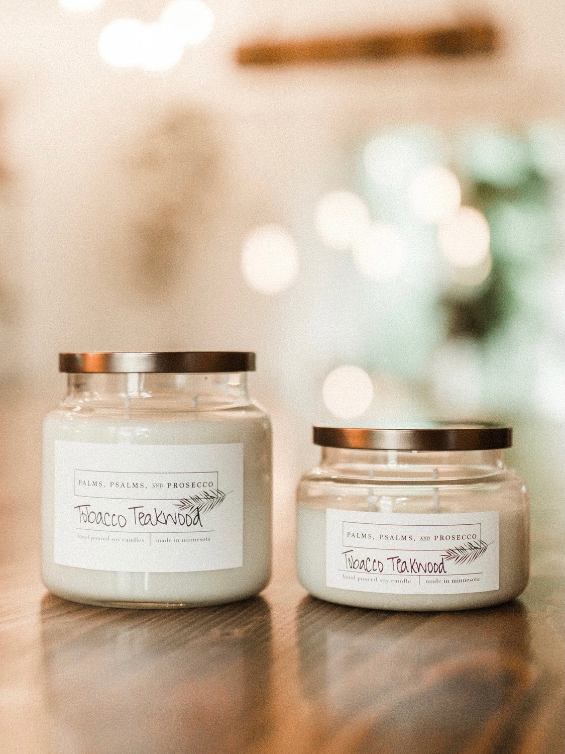 Ignite your space with a sophisticated blend of spicy ginger, tobacco leaf, and aged teakwood. This complex, masculine fragrance settles into a deep, woody base of sandalwood and dark musk. Elevate your home atmosphere with our premium, long-lasting soy candles