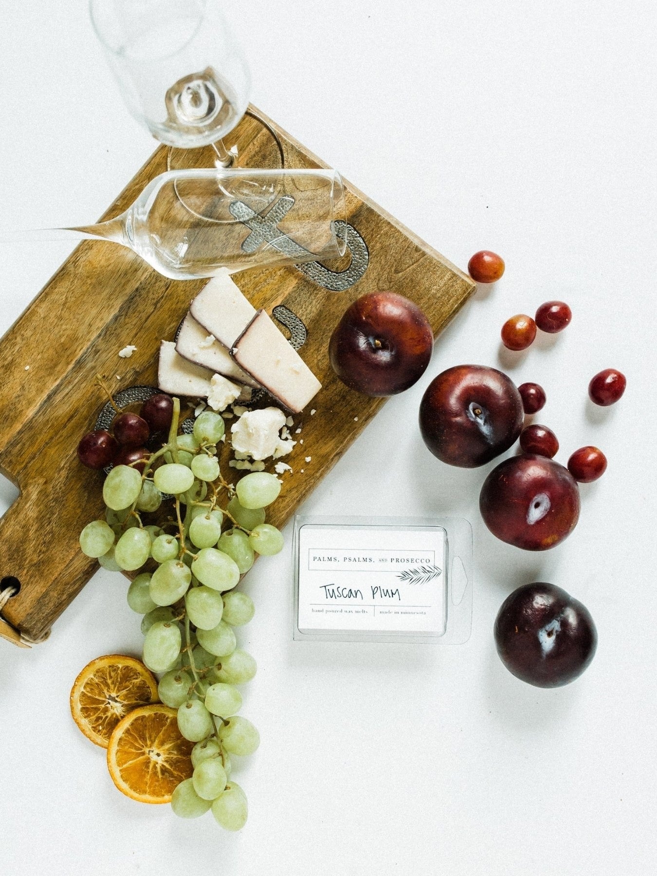 Notes of citrus, plum, amber, sugar, vanilla, and a little bit of musk, this one will bring you all sorts of cozy. Shop these soy wax melts today