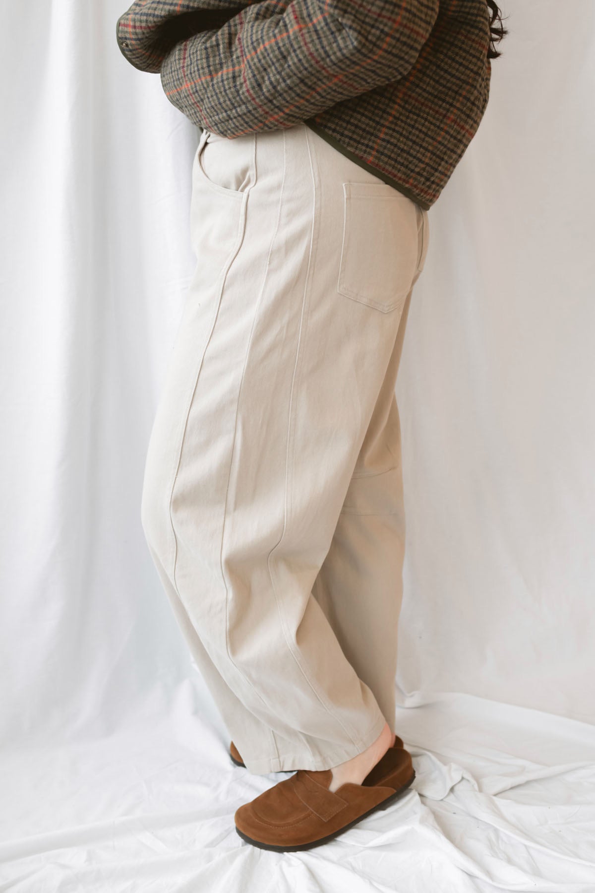 Tessa Cotton Twill Barrel Pant in Taupe featuring a relaxed barrel-leg silhouette and neutral earthy color.