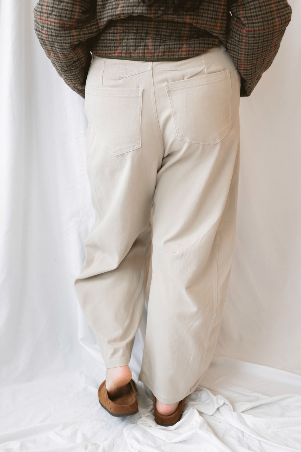 Tessa Cotton Twill Barrel Pant in Taupe featuring a relaxed barrel-leg silhouette and neutral earthy color.