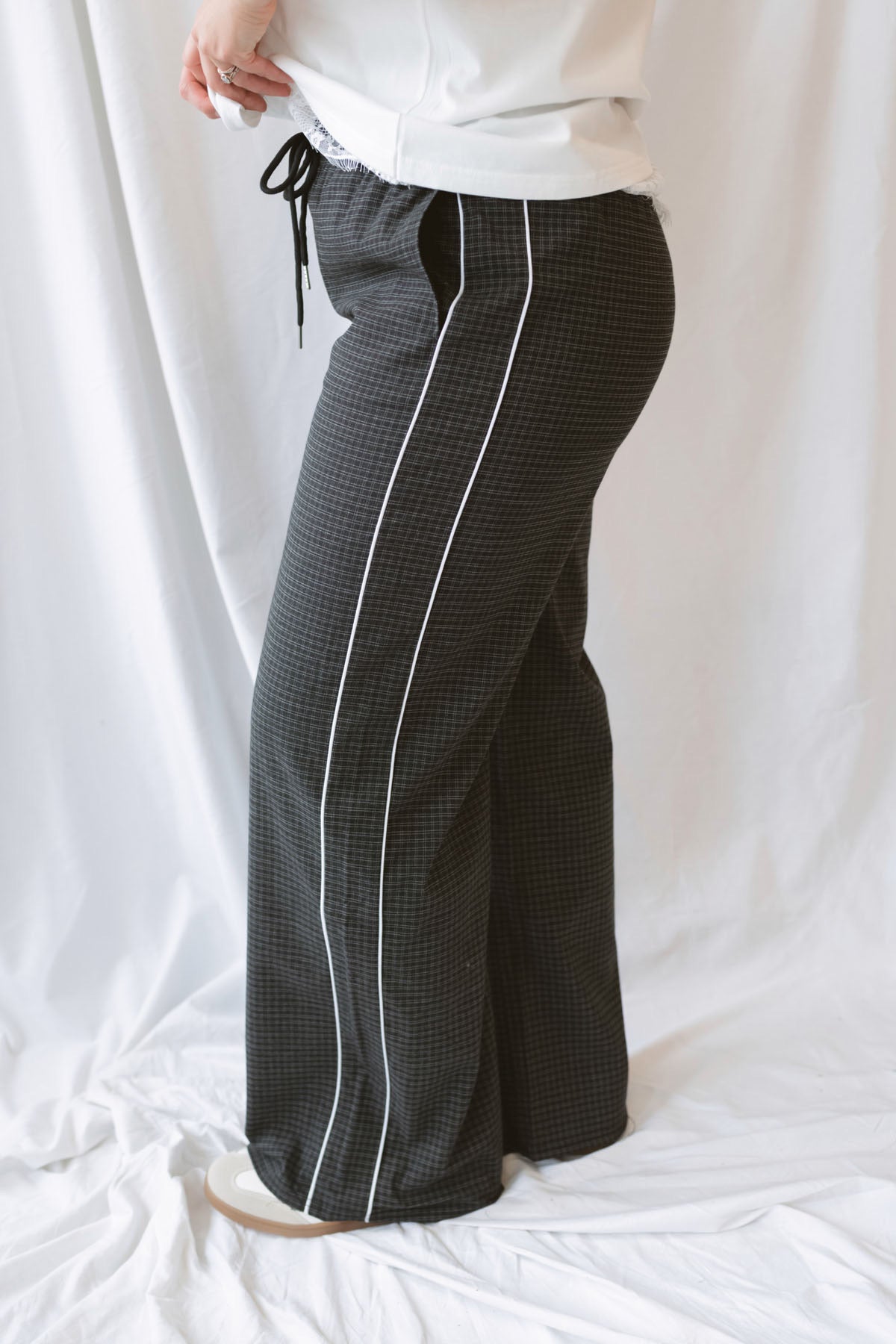 Jude Waistband with String Check Woven Long Pants in black featuring a classic check pattern and relaxed styling.