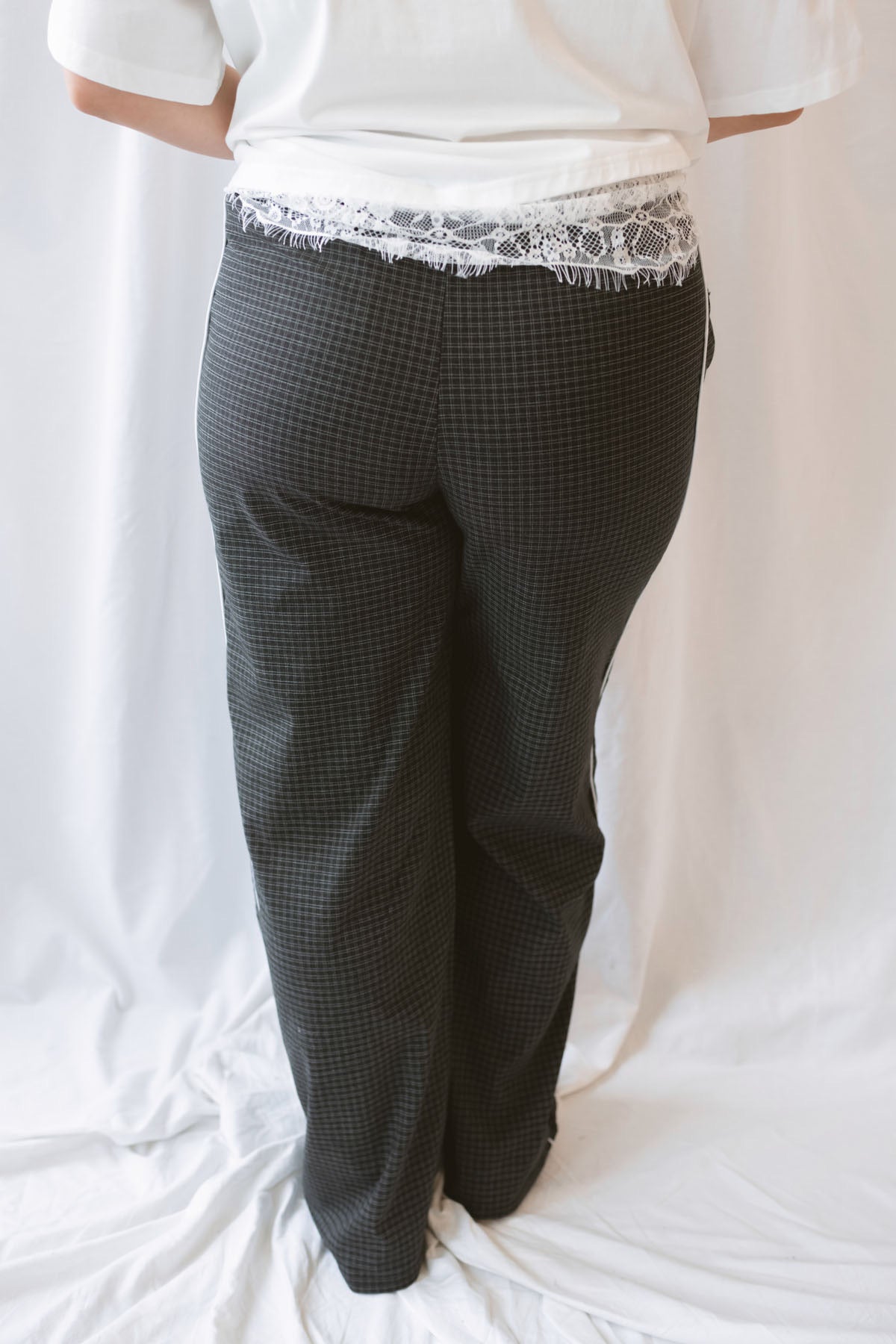 Jude Waistband with String Check Woven Long Pants in black featuring a classic check pattern and relaxed styling.