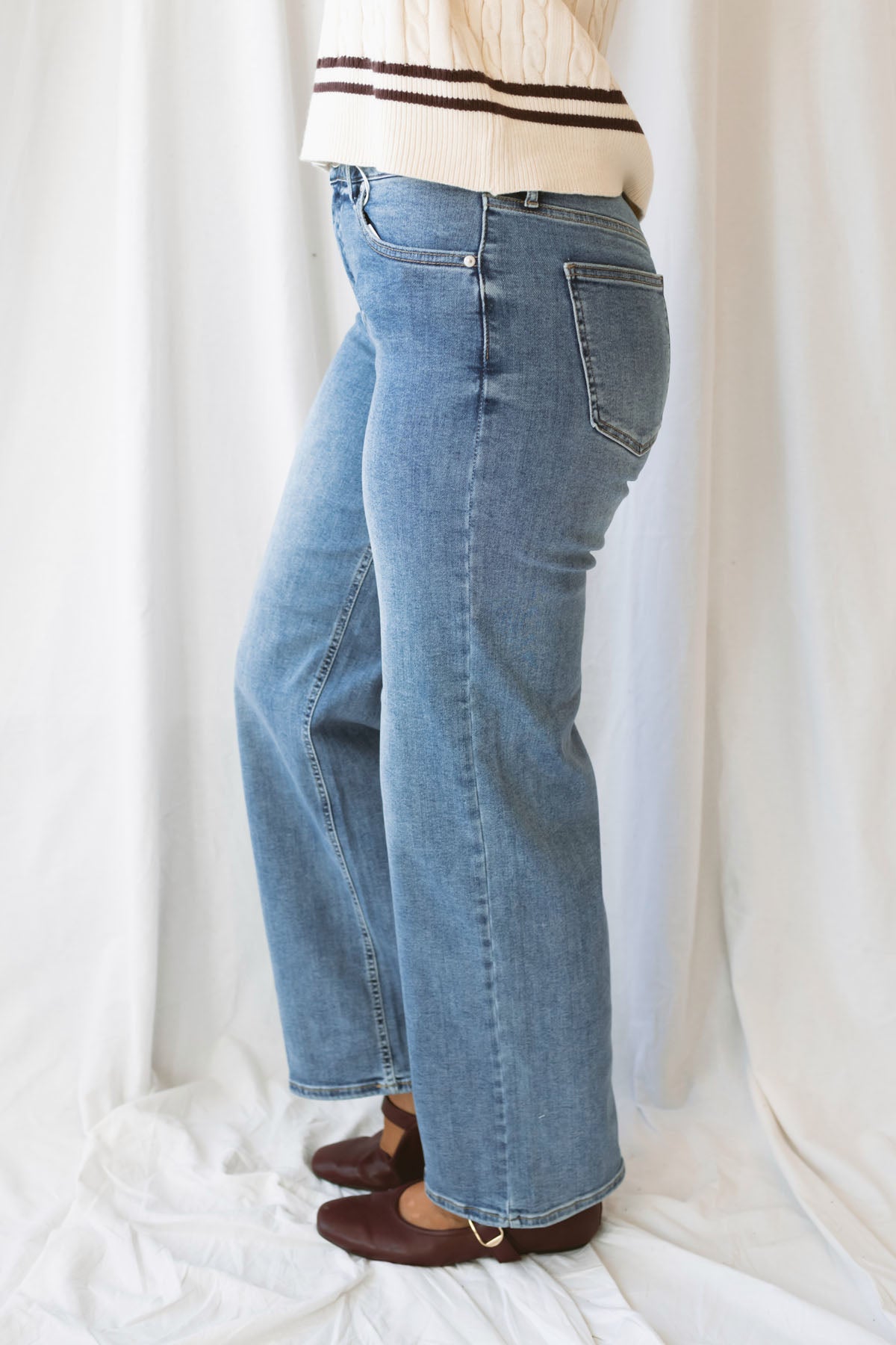 Devan full length straight leg jeans in medium denim with a classic five-pocket design and versatile straight-leg silhouette.