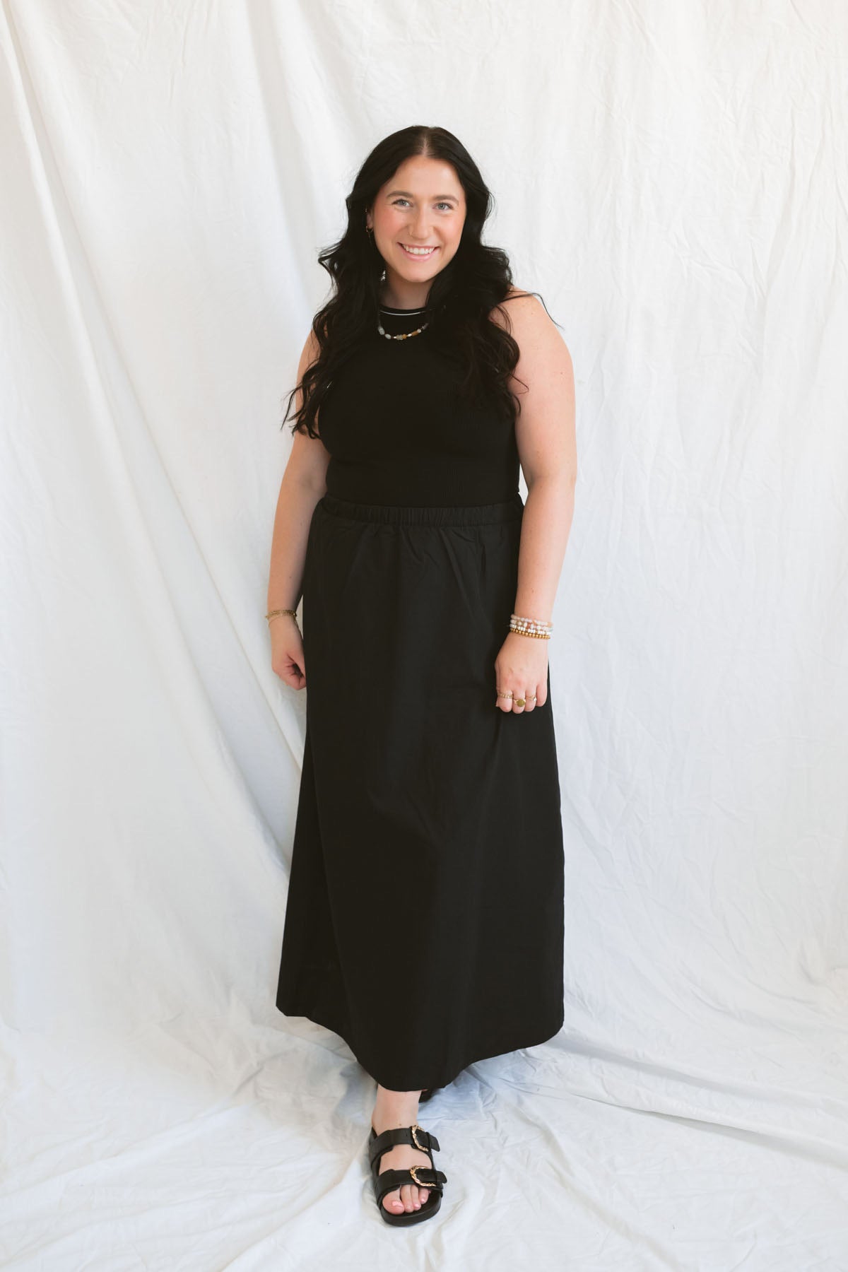 Model wearing the sleeveless piping knit contrast detail midi dress