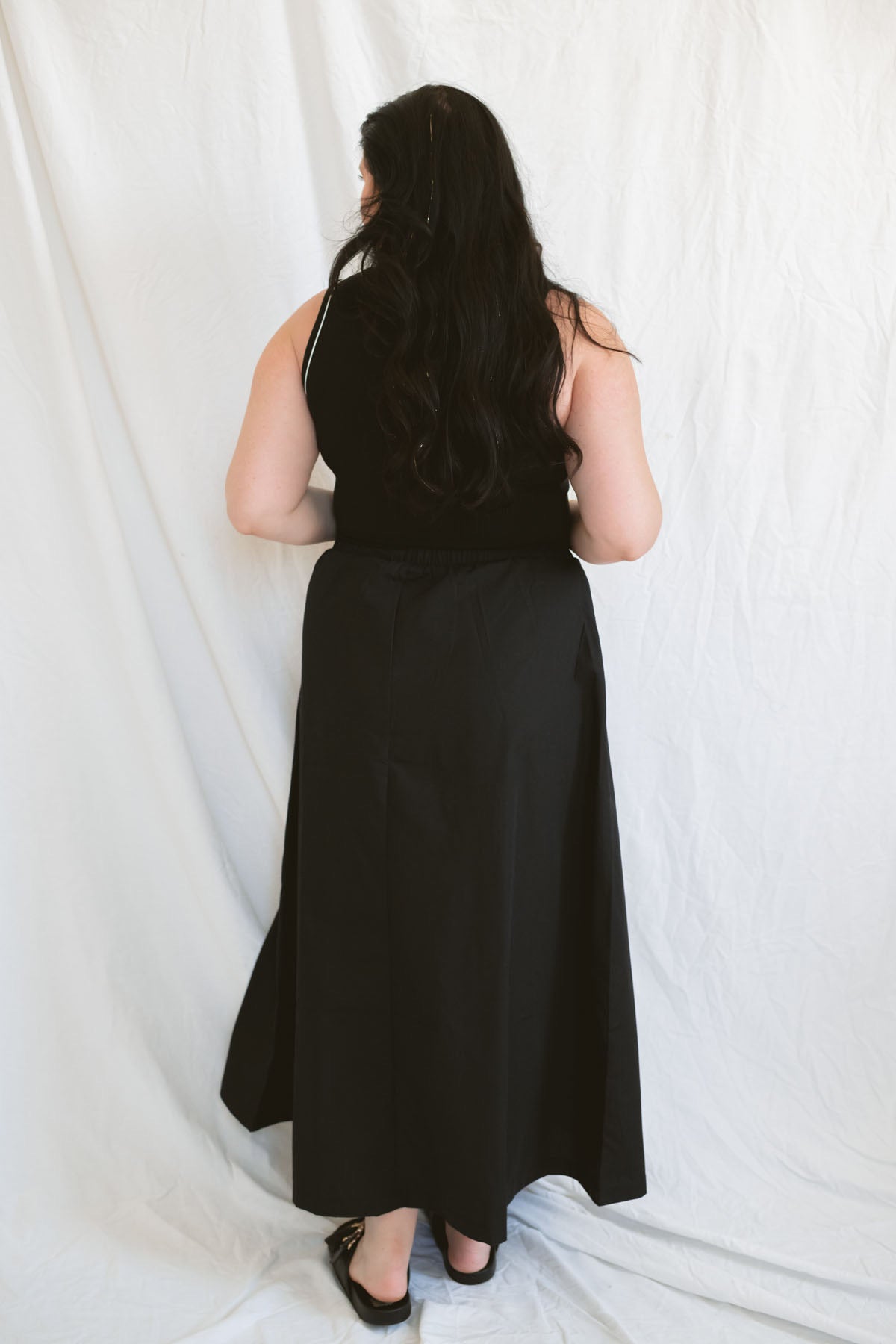 Model wearing the sleeveless piping knit contrast detail midi dress