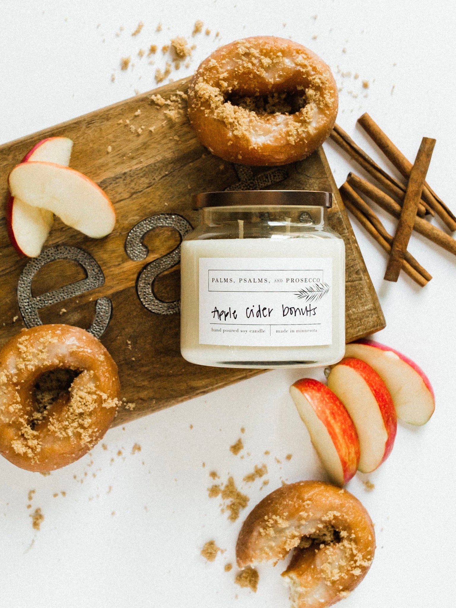 Fill your home with the warm scent of Apple Cider Donuts. Hand-poured soy wax melts with cinnamon and maple notes. Perfect for a cozy fall atmosphere! Shop now.
