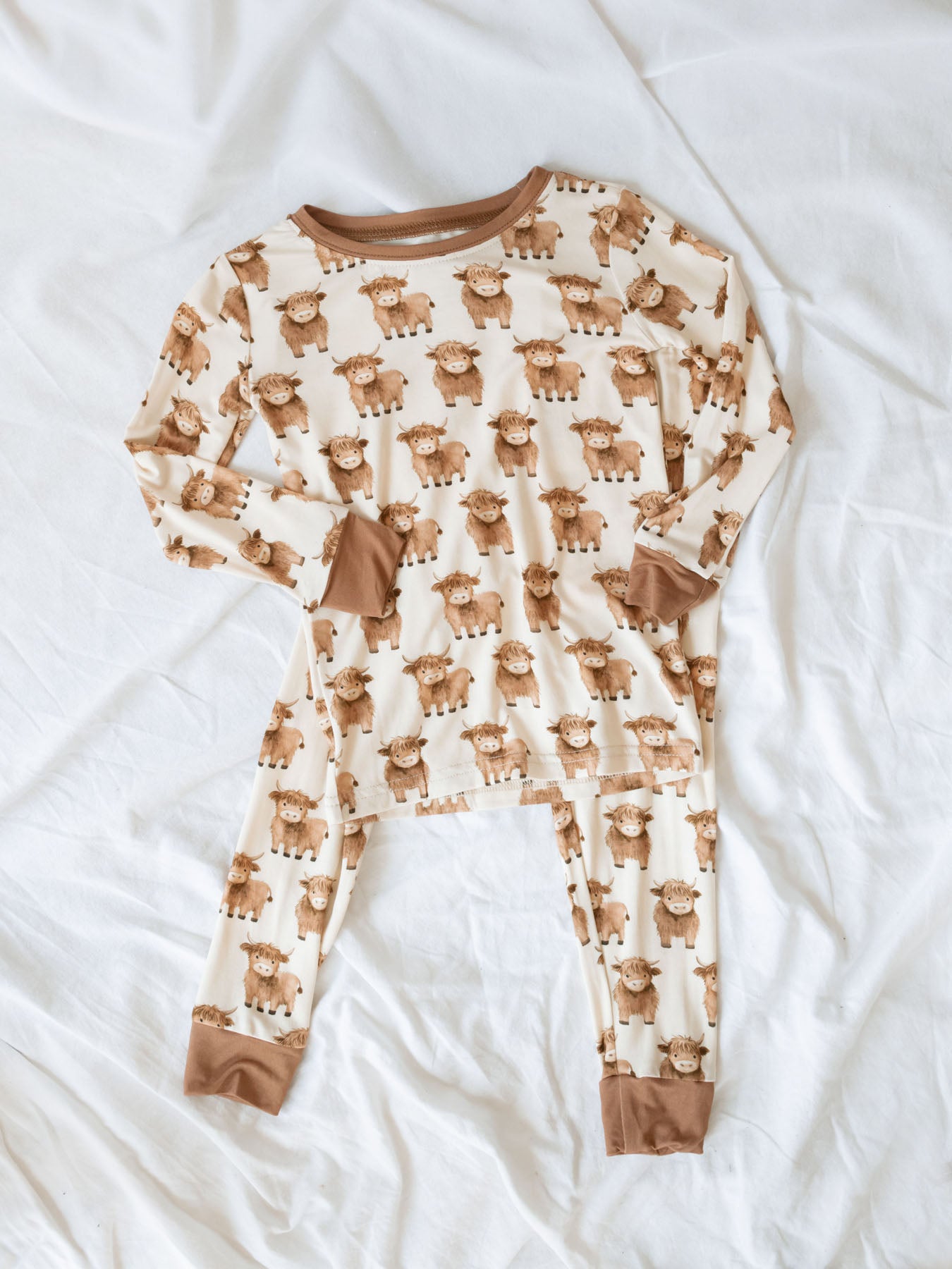 Bamboo sleeper set with highland cows 