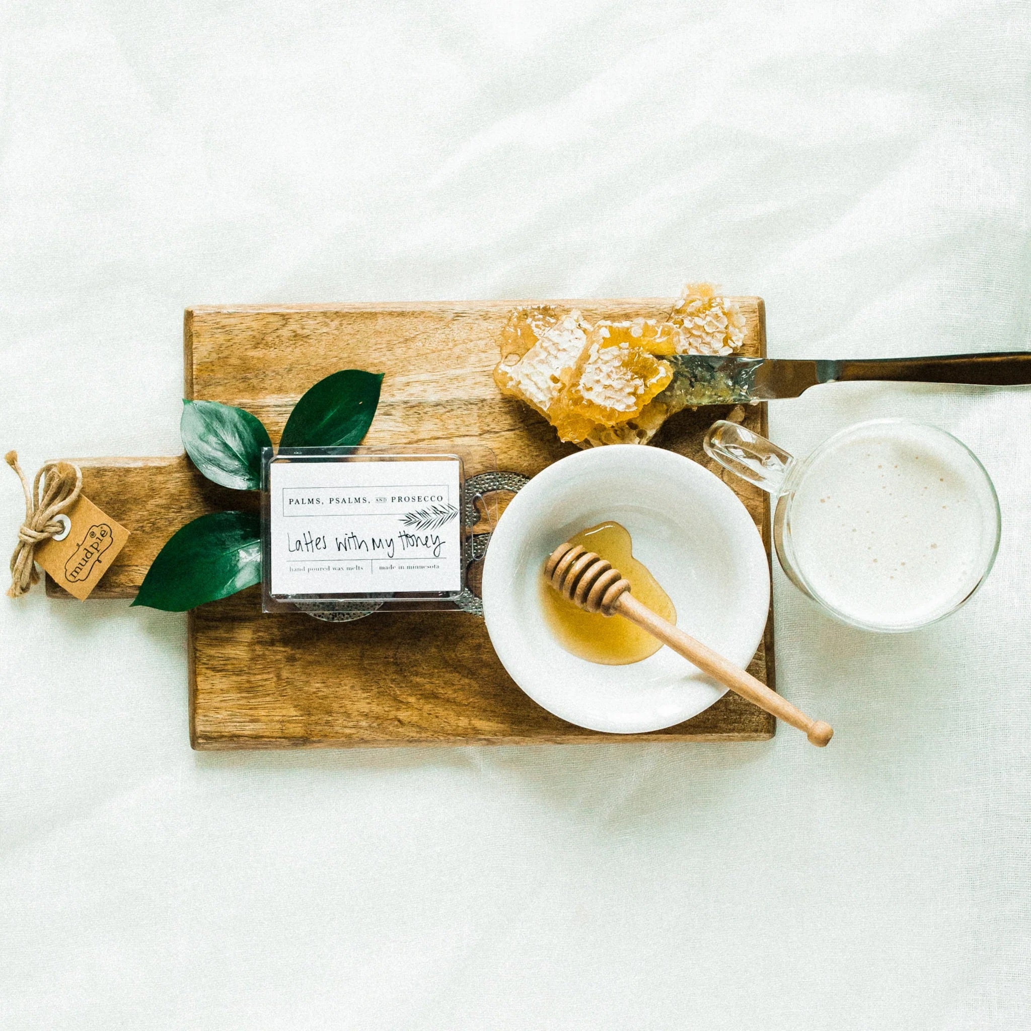 These melts exude a captivating blend of honey, spices, vanilla, and tobacco leaves with a smooth woody base. Perfect for an all year 'round scent!