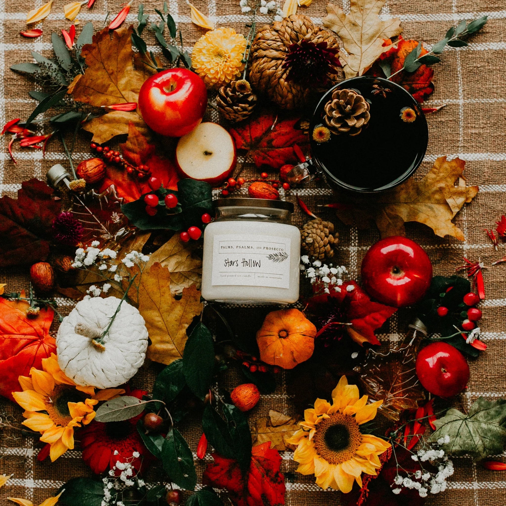 Bring Stars Hollow home with our Gilmore Girls-inspired soy candle. A cozy blend of pumpkin, apple, and spice. Perfect for fall vibes. Shop the nostalgia now!