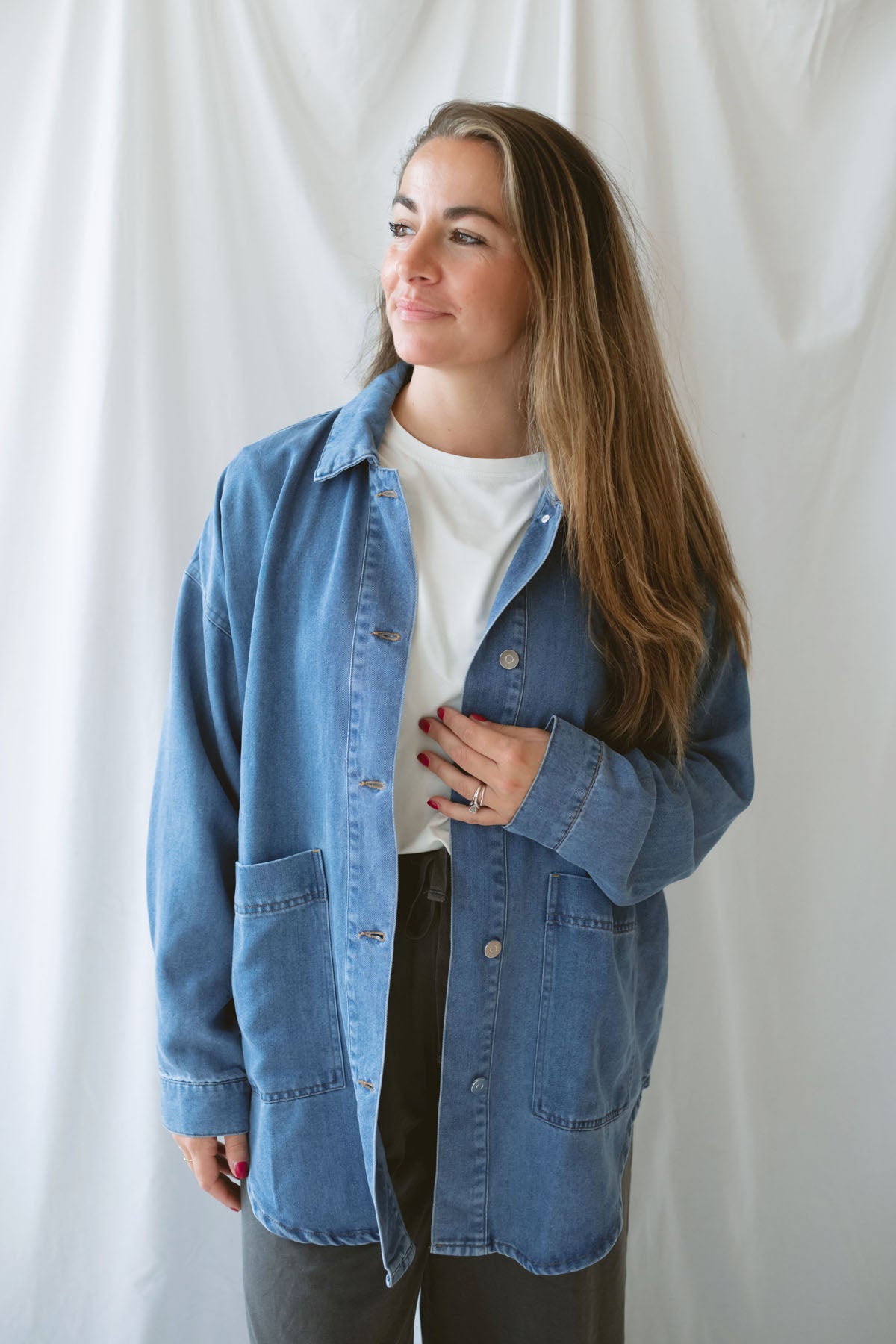 Model is wearing the oversized denim lightweight jacket. 