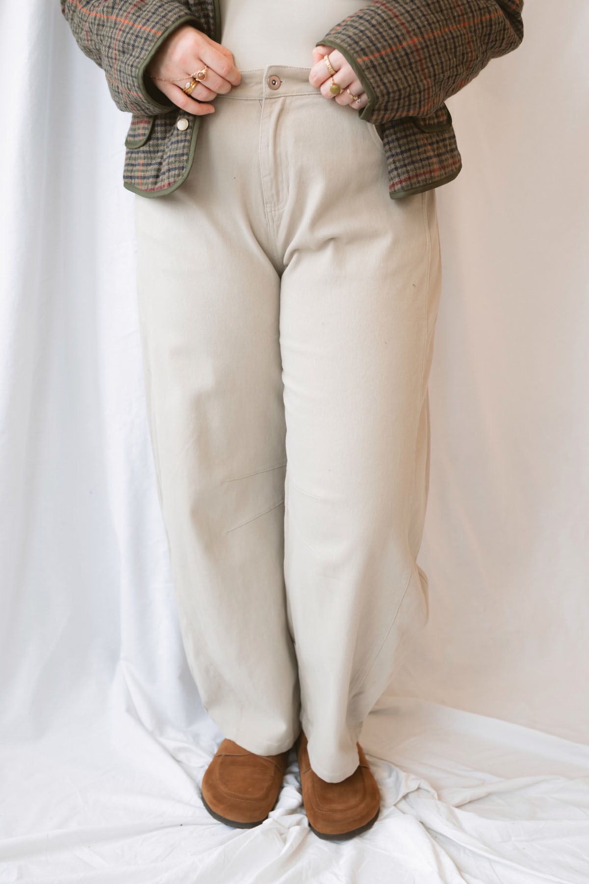 Tessa Cotton Twill Barrel Pant in Taupe featuring a relaxed barrel-leg silhouette and neutral earthy color.